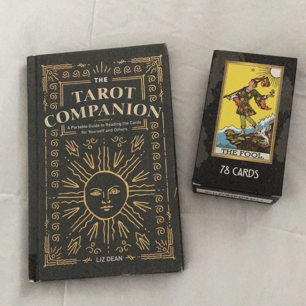 Tarot card & book set